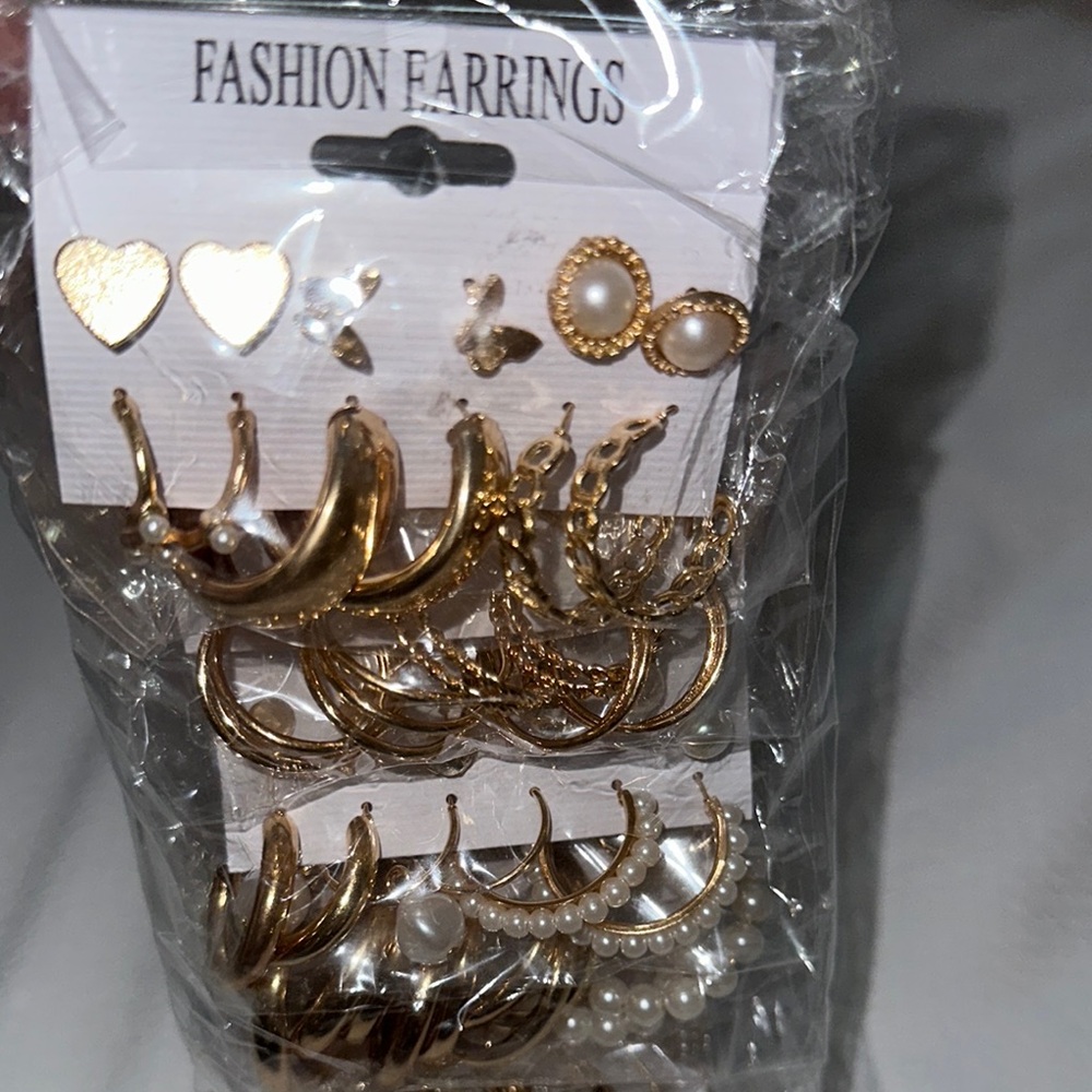 Gold and Pearl Earring Earrings (36pc)